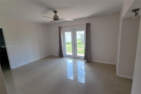 Villa ou maison à louer à Miami, Floride: 3 chambres, 181.07 m2 № 2001236 - photo 2
