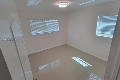 Villa ou maison à louer à Miami, Floride: 3 chambres, 181.07 m2 № 2001236 - photo 3