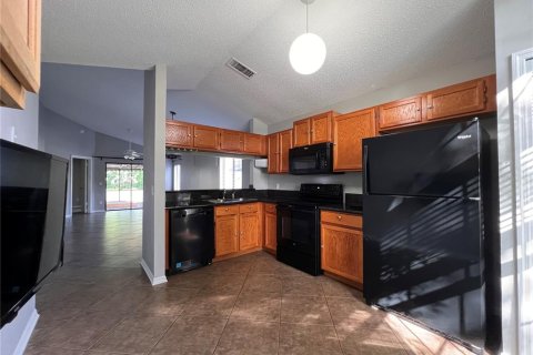 House in Apopka, Florida 3 bedrooms, 112.13 sq.m. № 2349712 - photo 5