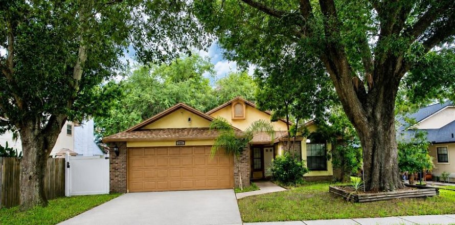 House in Apopka, Florida 3 bedrooms, 112.13 sq.m. № 2349712