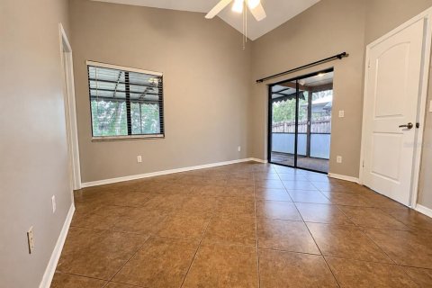 House in Apopka, Florida 3 bedrooms, 112.13 sq.m. № 2349712 - photo 11