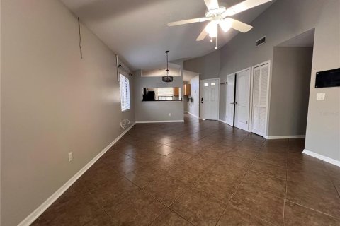 House in Apopka, Florida 3 bedrooms, 112.13 sq.m. № 2349712 - photo 3