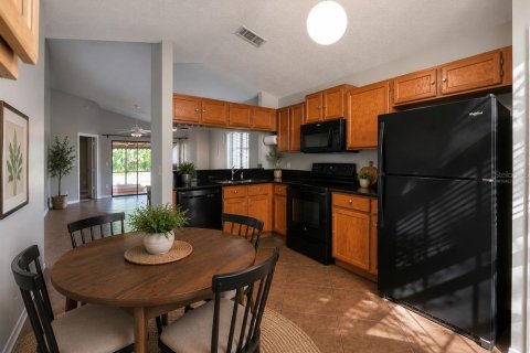House in Apopka, Florida 3 bedrooms, 112.13 sq.m. № 2349712 - photo 4