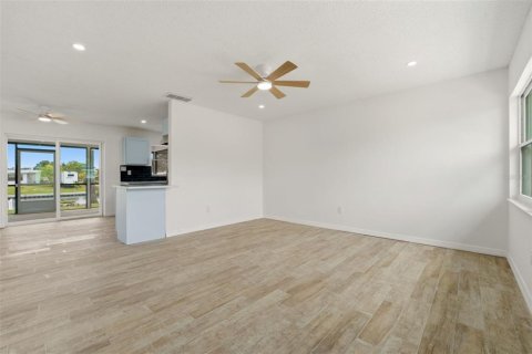 Casa en venta en Port Charlotte, Florida, 2 dormitorios, 93.83 m2 № 2104536 - foto 3
