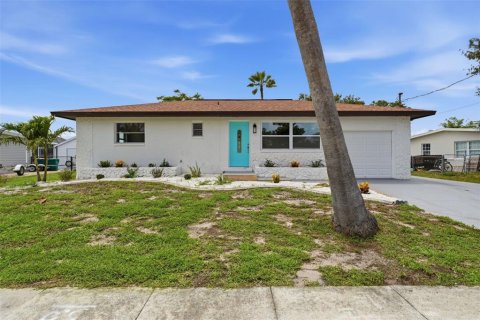 House in Port Charlotte, Florida 2 bedrooms, 93.83 sq.m. № 2104536