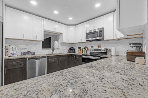 Casa en venta en Deerfield Beach, Florida, 3 dormitorios, 134.8 m2 № 2004474 - foto 5