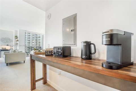 Condo in Miami, Florida  № 2058740 - photo 10