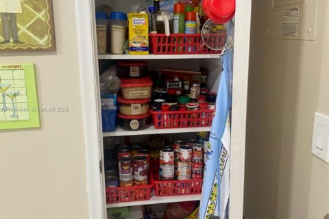 Condo in Hollywood, Florida, 2 bedrooms  № 2028225 - photo 11