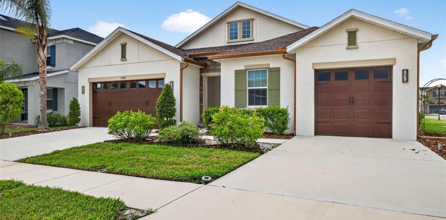 Villa ou maison à Wesley Chapel, Floride 4 chambres, 243.13 m2 № 2150248