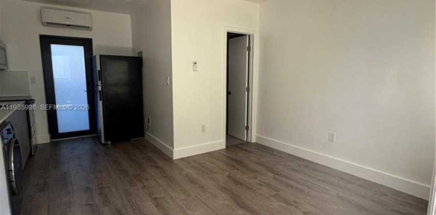 Студия в Майами, Флорида № 2004582