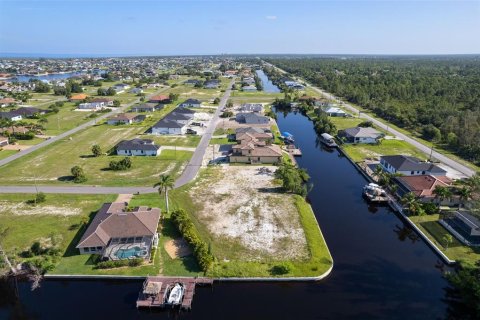 Land in Cape Coral, Florida № 1736713 - photo 3