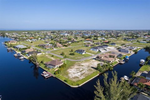 Land in Cape Coral, Florida № 1736713 - photo 9