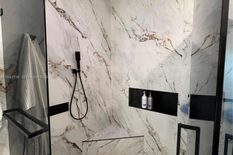 Casa en venta en Pembroke Pines, Florida, 3 dormitorios, 193.89 m2 № 1999463 - foto 14