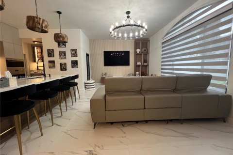 Casa en venta en Pembroke Pines, Florida, 3 dormitorios, 193.89 m2 № 1999463 - foto 11