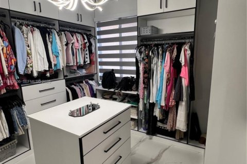 Casa en venta en Pembroke Pines, Florida, 3 dormitorios, 193.89 m2 № 1999463 - foto 19