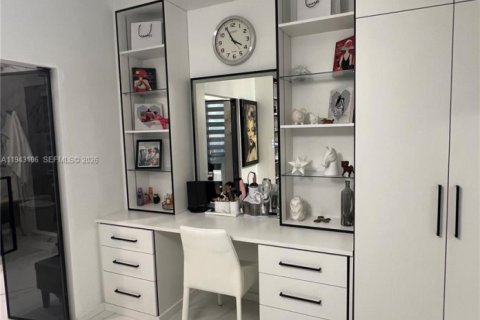 Casa en venta en Pembroke Pines, Florida, 3 dormitorios, 193.89 m2 № 1999463 - foto 18