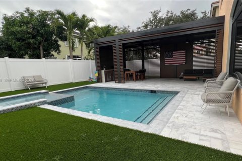 Casa en venta en Pembroke Pines, Florida, 3 dormitorios, 193.89 m2 № 1999463 - foto 7