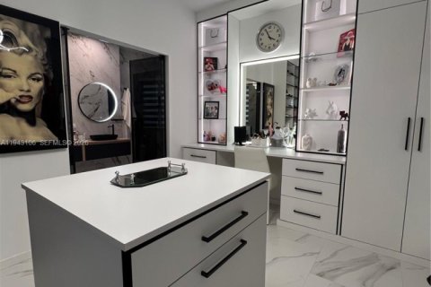 Casa en venta en Pembroke Pines, Florida, 3 dormitorios, 193.89 m2 № 1999463 - foto 17