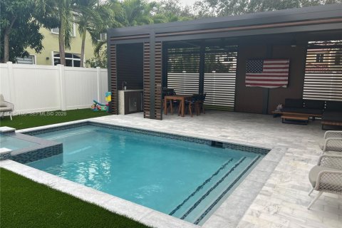 Casa en venta en Pembroke Pines, Florida, 3 dormitorios, 193.89 m2 № 1999463 - foto 5