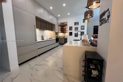 Casa en venta en Pembroke Pines, Florida, 3 dormitorios, 193.89 m2 № 1999463 - foto 4