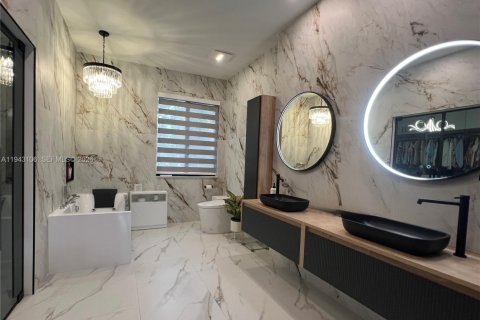 Casa en venta en Pembroke Pines, Florida, 3 dormitorios, 193.89 m2 № 1999463 - foto 10