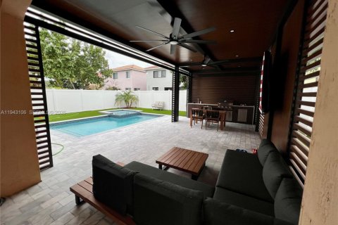 Casa en venta en Pembroke Pines, Florida, 3 dormitorios, 193.89 m2 № 1999463 - foto 8
