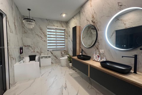 Casa en venta en Pembroke Pines, Florida, 3 dormitorios, 193.89 m2 № 1999463 - foto 21