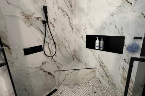 Casa en venta en Pembroke Pines, Florida, 3 dormitorios, 193.89 m2 № 1999463 - foto 15