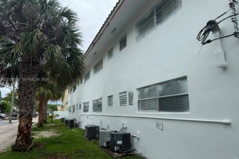Commercial property in North Miami, Florida № 2082998 - photo 9