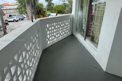 Commercial property in North Miami, Florida № 2082998 - photo 2