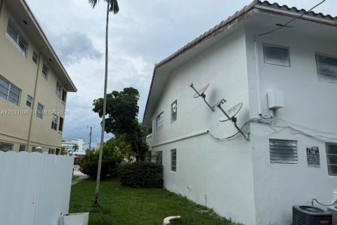 Commercial property in North Miami, Florida № 2082998 - photo 8