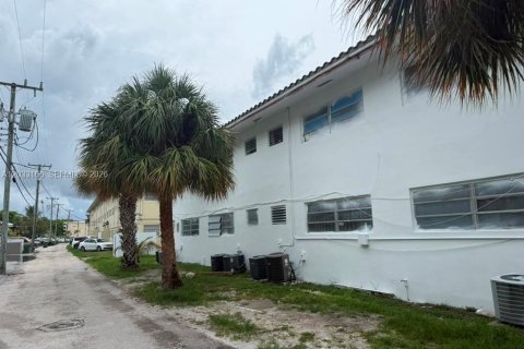 Commercial property in North Miami, Florida № 2082998 - photo 15