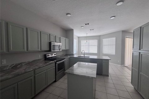 House in Davenport, Florida 5 bedrooms, 273.97 sq.m. № 1919601 - photo 3