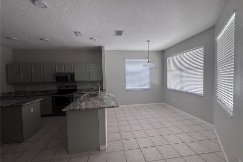 House in Davenport, Florida 5 bedrooms, 273.97 sq.m. № 1919601 - photo 2