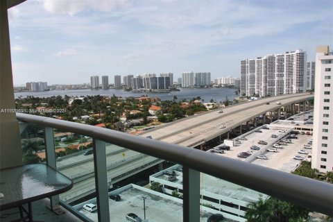 Condo in Sunny Isles Beach, Florida, 2 bedrooms  № 2039251 - photo 4