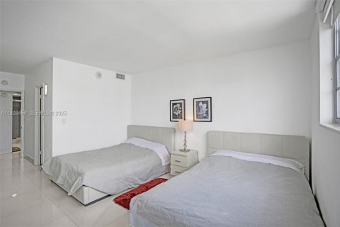 Condo in Sunny Isles Beach, Florida, 2 bedrooms  № 2039251 - photo 19