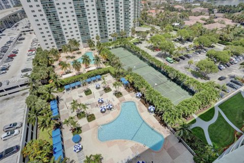 Condo in Sunny Isles Beach, Florida, 2 bedrooms  № 2039251 - photo 26