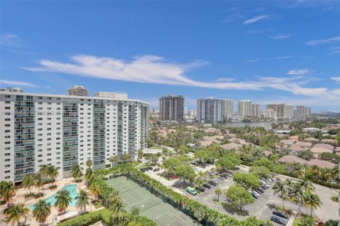Condo in Sunny Isles Beach, Florida, 2 bedrooms  № 2039251 - photo 25
