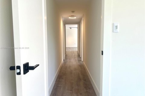 Condo in Miami Beach, Florida, 3 bedrooms  № 2012682 - photo 7