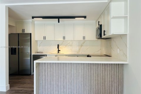 Condo in Miami Beach, Florida, 3 bedrooms  № 2012682