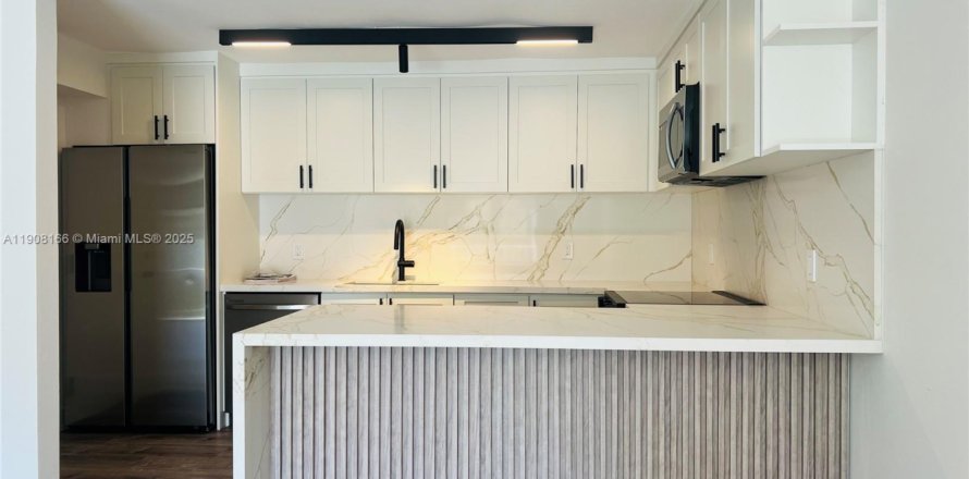 Condo in Miami Beach, Florida, 3 bedrooms  № 2012682