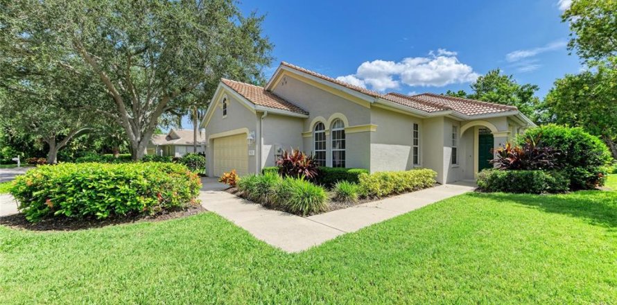 House in Bradenton, Florida 3 bedrooms, 157.93 sq.m. № 1815755