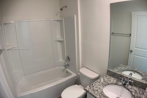 Снять в аренду виллу или дом в Порт-Сент-Луси, Флорида 3 спальни, 130.99м2, № 2065201 - фото 19