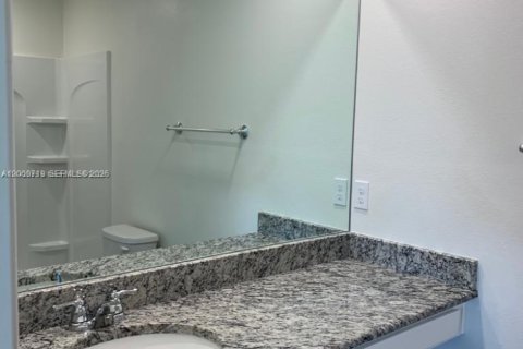 Снять в аренду виллу или дом в Порт-Сент-Луси, Флорида 3 спальни, 130.99м2, № 2065201 - фото 16