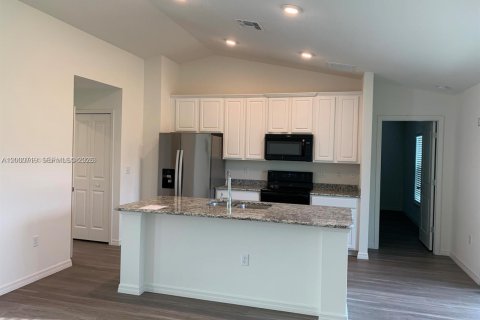 Снять в аренду виллу или дом в Порт-Сент-Луси, Флорида 3 спальни, 130.99м2, № 2065201 - фото 6