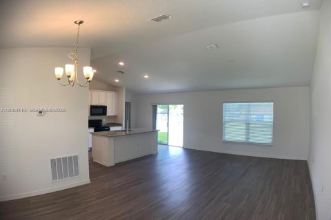 Снять в аренду виллу или дом в Порт-Сент-Луси, Флорида 3 спальни, 130.99м2, № 2065201 - фото 7