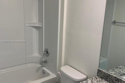 Снять в аренду виллу или дом в Порт-Сент-Луси, Флорида 3 спальни, 130.99м2, № 2065201 - фото 18