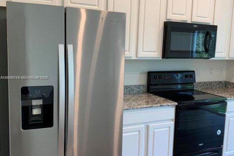 Снять в аренду виллу или дом в Порт-Сент-Луси, Флорида 3 спальни, 130.99м2, № 2065201 - фото 4