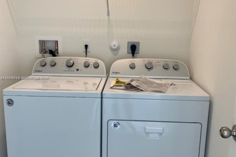 Снять в аренду виллу или дом в Порт-Сент-Луси, Флорида 3 спальни, 130.99м2, № 2065201 - фото 11