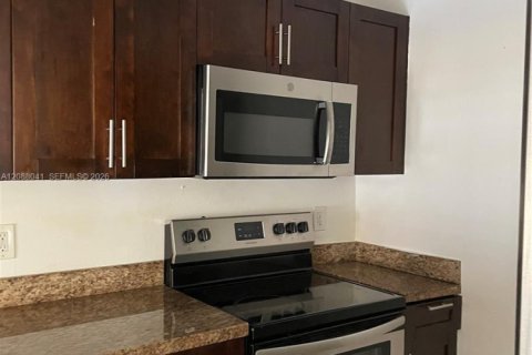 Copropriété à louer à Miami, Floride: 2 chambres, 69.68 m2 № 2363812 - photo 3